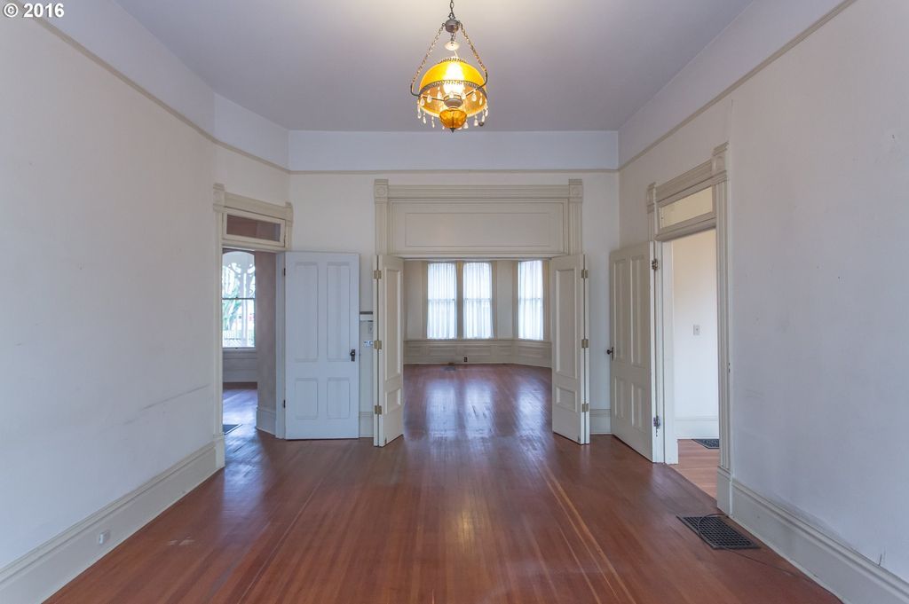 househunting:  $304,291/3 brAlbany, OR  For an old Victorian that is very well kept