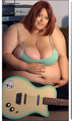 fatssbbwfeedee:  fatssbbwfeedee.tumblr.com : So damn sexy I need a woman just like her 