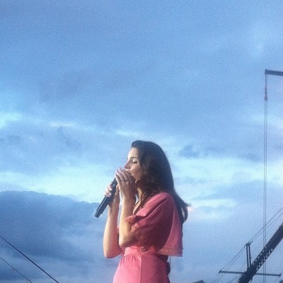 pinupgalore-lanadelrey:Lana Del Rey performing at Rock En Seine