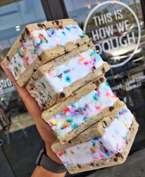 straightedge-txlatina: inbetweenbuns: Birthday cake cookie dough bars