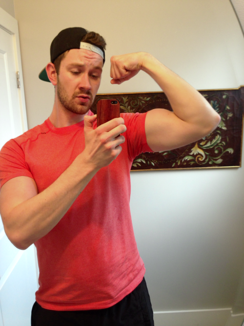 cdnmooselr:  Sorry y’all, but I had to document this pump. My biceps feel UNREAL!!