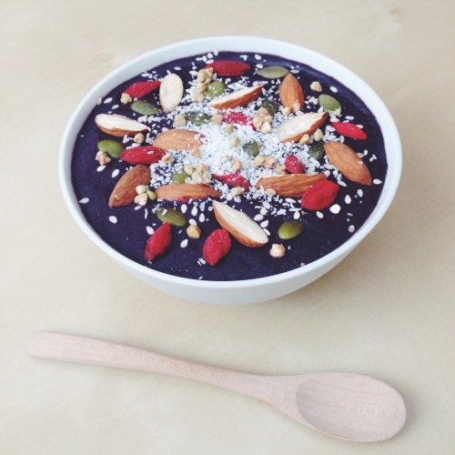 Breakfast Beauty BowlIngredients: • ¼ cup of organic frozen blueberries• ¾ cup of oat 