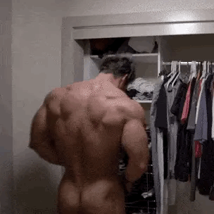 trans-bldwng16:  musclecorps:     Love how beasts get ready in the morning. 