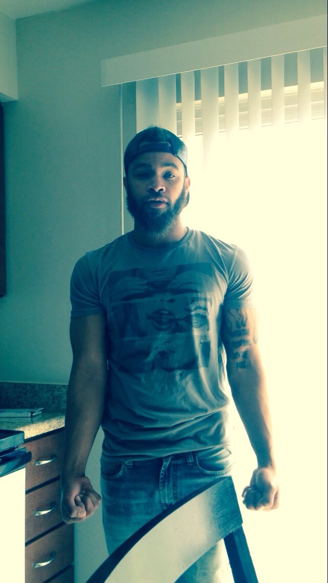sleezedoutt:  Meet Davon. He’s an Artist 