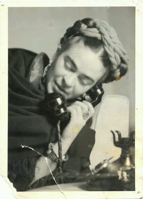 fridari:  “Vivo cada día con la esperanza de verte regresar, y cada noche sabiendo que no estás.”  Frida Kahlo.