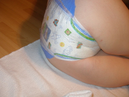 daipergirls:  All woman in baby daipers… 