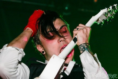 a picture of revenge era frank iero's face and shoulders (as well as pansy's neck) and he's fucking. eating her. noooo frank stop sad face emoticon