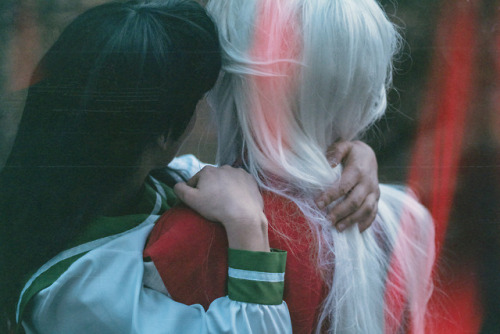 Bigger photo set of our InuYasha photo shoot! You can find the full set here.InuYasha: SchpogKagome: