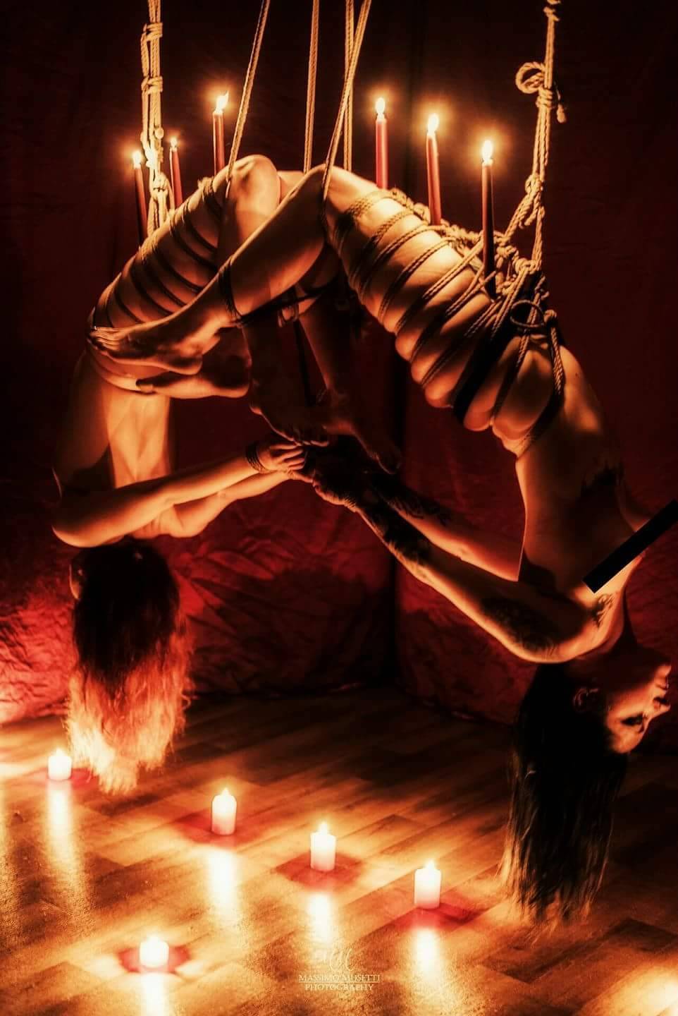bigtim6969:pansexualbdsm:art   Now that’s beautiful and hot and sexy 