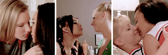👭