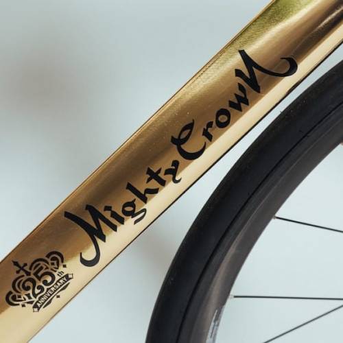 nauj-aral-the-one:The Leader 735 Mighty Crown a limited 25th anniversary edition as seen at: 