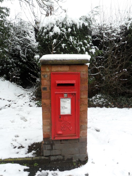 vwcampervan-aldridge:King George VI (b1895 - d1952) post box in the snow, Aldridge, Walsall, England