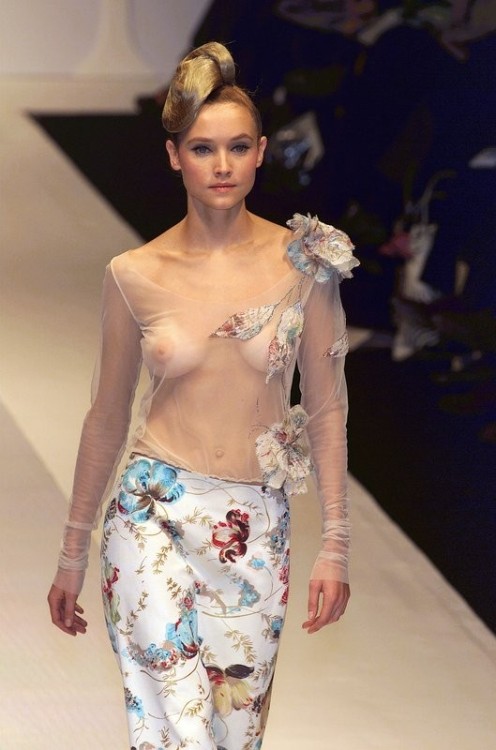 Nude fashion models runway oops