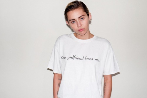 majjesticcelebs:  prayingonaliver:  I need you ~  Miley - hot or not?