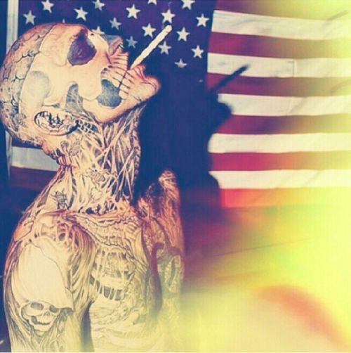 foreversadanddestroyed:  Untitled na We Heart It http://weheartit.com/entry/80655577/via/buntyz
