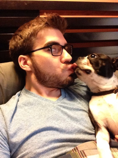 nelsoncarpenter:  ilovecrash: I tried to take a cute selfie…then he slipped some tongue…now we’re both pretending it didn’t happen. 