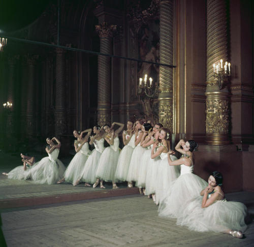 vintageeveryday:Ballerinas of the Paris Opera Company’s Corps de Ballet, 1958. Photographed by Baron