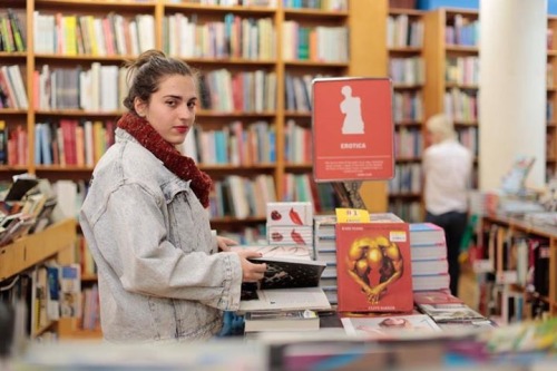 humansofnewyork:  “My parents had me late in life, so my dad is 78 now. Kinda hard to be this young and watch them go that way already.” Also, moment of appreciation for the girl who didn’t give a shit about being photographed in the Erotica