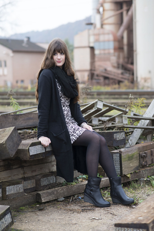 (via OUTFIT: Stylish In The Rain with Clarks Gore-Tex | andysparkles)
