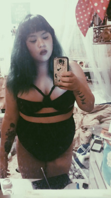 shebopbop:  “fat girls don’t work out”“fat girls shouldn’t wear lingerie””fat