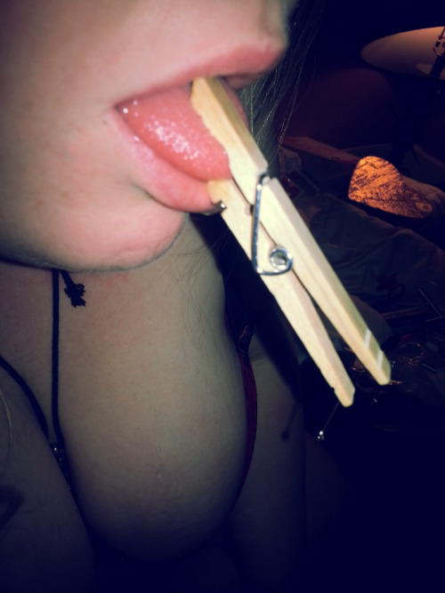 alice-is-wet: Annnnnd here’s a little selfie of last nights punishment for half-jokingly calli