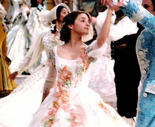 marthankent:Emma Watson as Belle in Beauty and the Beast (2017)