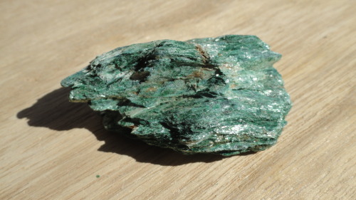 Fuchsite K(Al,Cr)2AlSi3O10(OH,F)2  -  9.EC.15 (Strunz)(from Brasil) Variety of green muscovite by hi