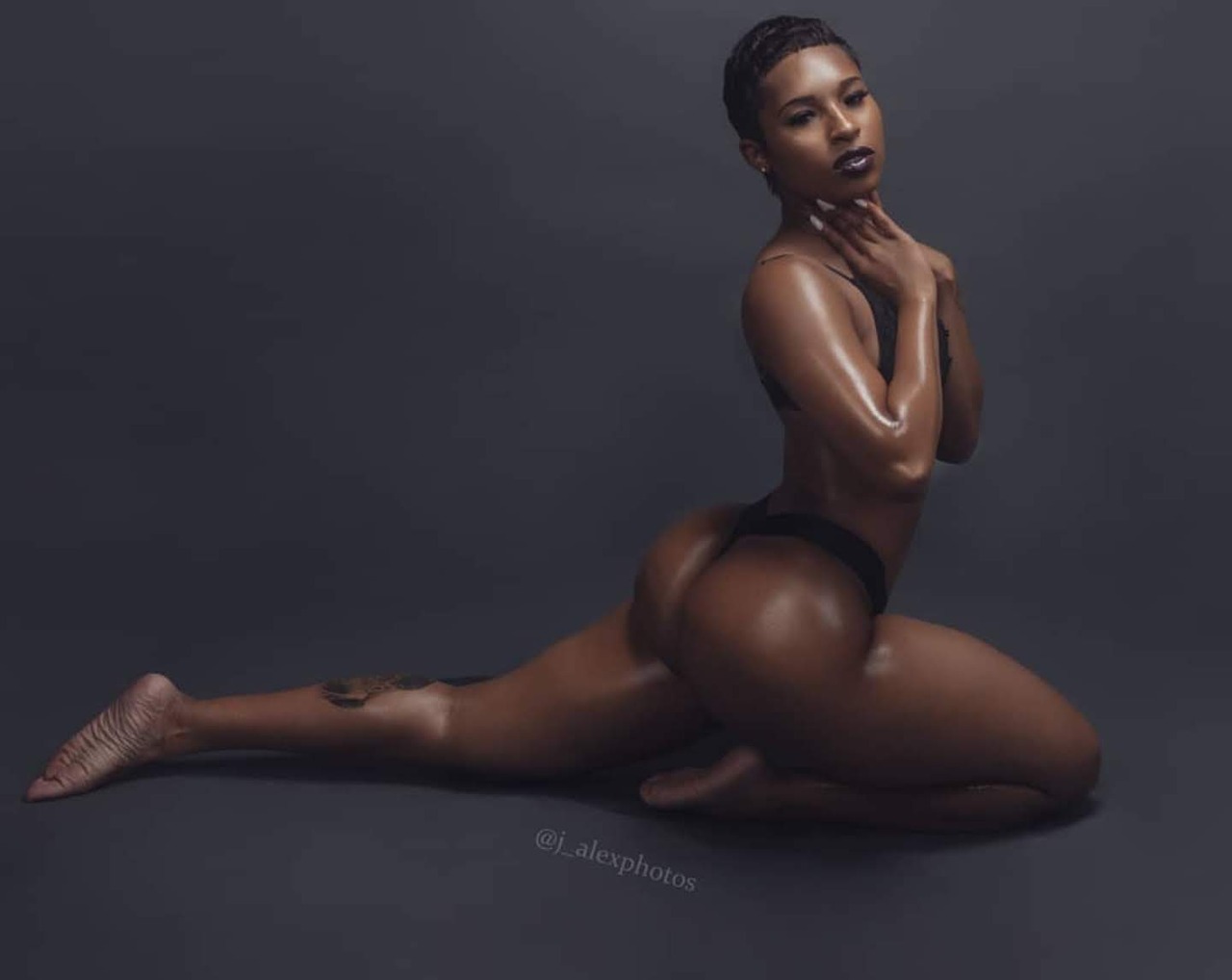 SHE&rsquo;S FUCKIN GORGEOUS AND THAT ASS IS AMAZING!