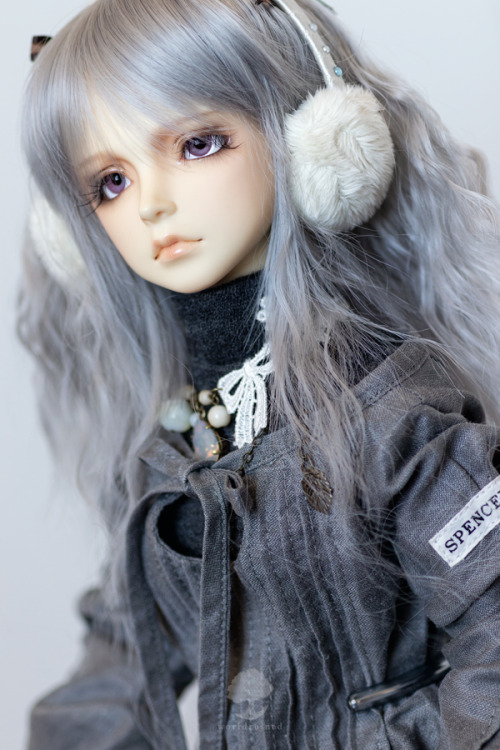 lady of eternal winter
Valyntine (V-noss version) is a Roserindoll Dino head with a faceup by Meggilu and a Volks Unoss body. Her pintuck dress is by KABA and the mock turtleneck is by Lush Berry. Her earmuffs are by Syrup*Bunny, the bag is by...