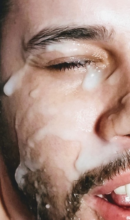cum-addictedboy: Adoro quando meu macho enche minha cara de porra!