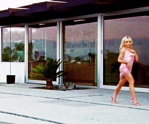 SABRINA CARPENTER For Versace La Vacanza