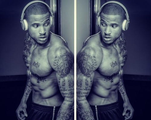 verse-caribbean-dude:  theconsolidator:  Follow The Consolidator.     Fuck With My Blog ;)   