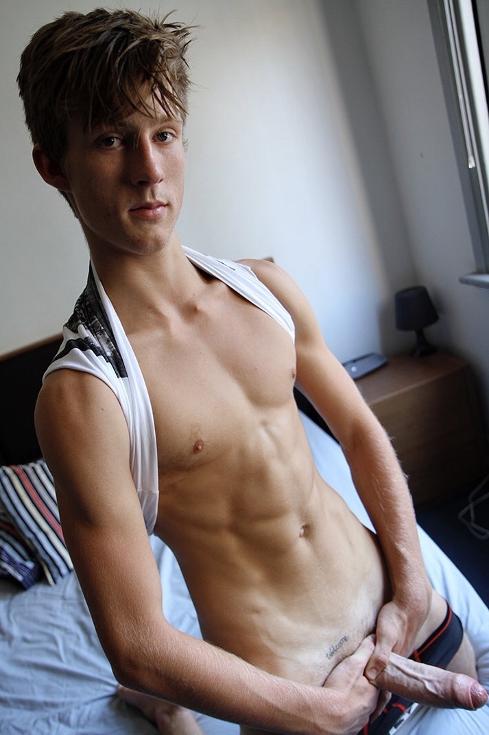 male-frontals:  Hot uncut guy!