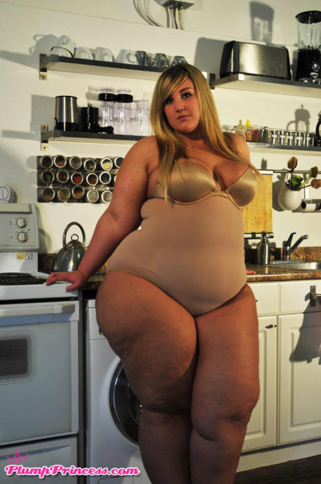 XXX planetspect:  I love me some Plump Princess! photo