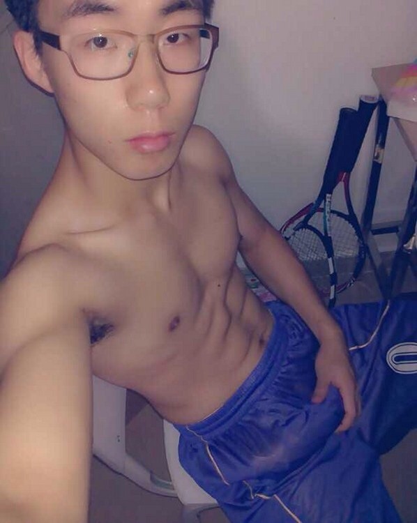 bi-lazy:  assman-69:  😱   好想識佢啊😍😍😍😍