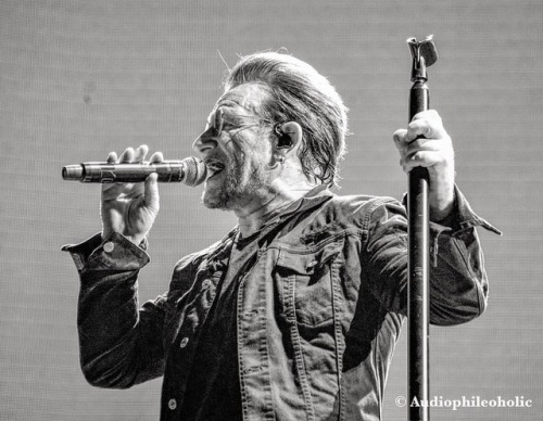 U2 featuring BNW Bono . @u2 . . . . . #bnwmood#bnw_globe#monochrome#rsa_bnw#blackandwhitephoto#bnw_c