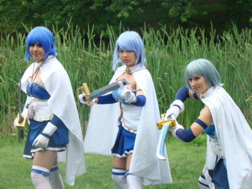 terribletardis:  AnimeNext pics pt2:Madoka photoshoot  Yay!  Pictures of the Kyokos :’)  I’m the one with the spear for most of the pics (as well as my oops face as I’m eating Pocky hah). Also, the Sayaka farthest right is appledress