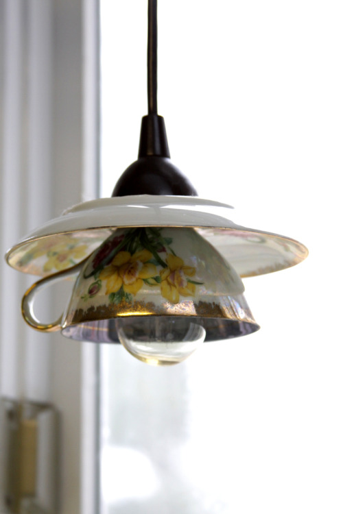 Teacup Pendant Light | Flamingo ToesI remember seeing an amazing teacup light on etsy once and being