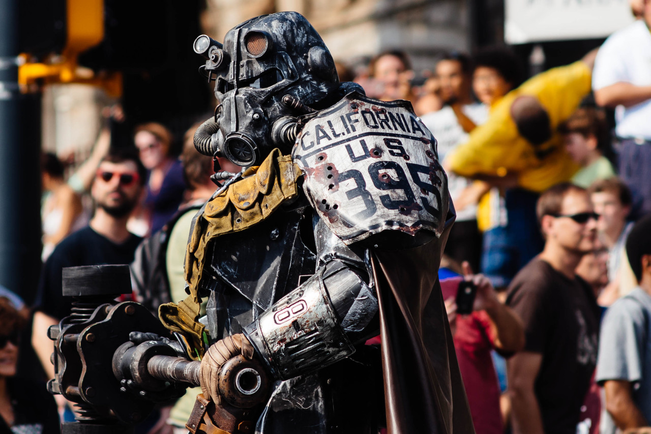 phasellus:  red-faced-wolf:  benkezenz:  Fallout cosplay  Oh. My. Fucking. God. 