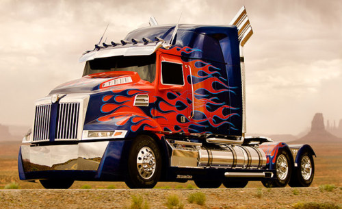 guywithtime2kill:  Rolling Out: Uber Offering Rides In Optimus Prime http://ift.tt/1qsFk2o