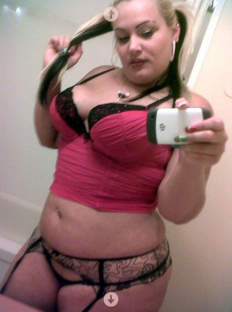 likefat1:  Chunky hooker selfie www.likefat.com adult photos