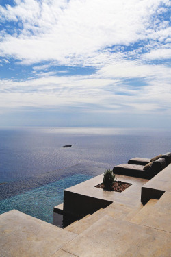 livingpursuit:  Summer House in Syros by Sotiris Tsergas