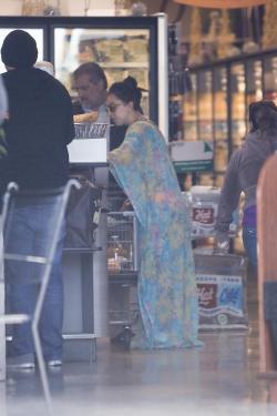 gagamedia:  UHQ PHOTOS: Lady Gaga grocery