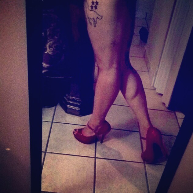 classyzm:  Red 😍😘😉   I appreciate my legs