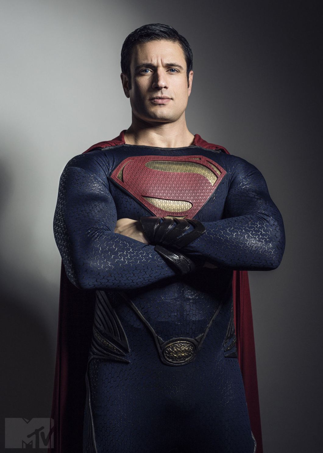 Cosplayer Jason Evans (IG:xmanofsteelx) basically owns the Superman cosplay. If Henry Cavill hadn’t snapped up the current role he would certainly be the CHOICE of a newcomer to the part. Superman hottie!