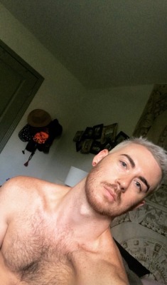 landylongtime:got that bleach n tone just in time for a mid day nap 😴