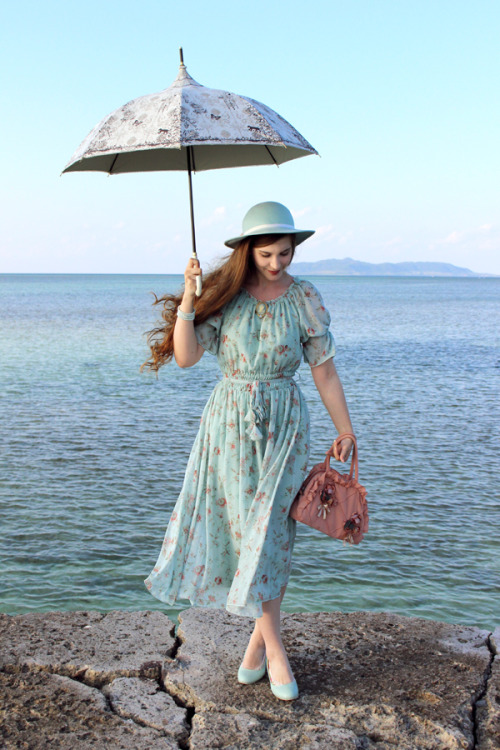 Visiting Taketomi-jima! Dress: An Another Angelus (Fint) Hat and brooch: Vintage Parasol: Axes Femme