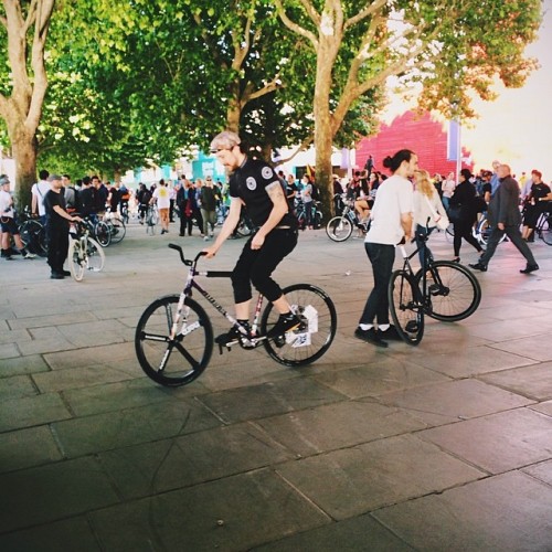 Good to see the @eastlondonfixed lot tonight @amorvitae #fixedgear #trackbike #trackstand #criticalm