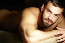 boisehorndawg:  edu-dudu:  Lincoln Lacerda, a Brazilian guy living in London! ♥ ♥ ♥  http://boisehorndawg.tumblr.com/archive 