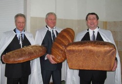Mahkia:  Deadly-Nibshade:  Scarecrowry:  Mistomaxo:  Wow. Big Breads  Get A Loaf